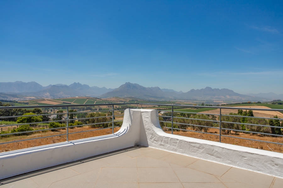 4 Bedroom Property for Sale in Devonvallei Western Cape